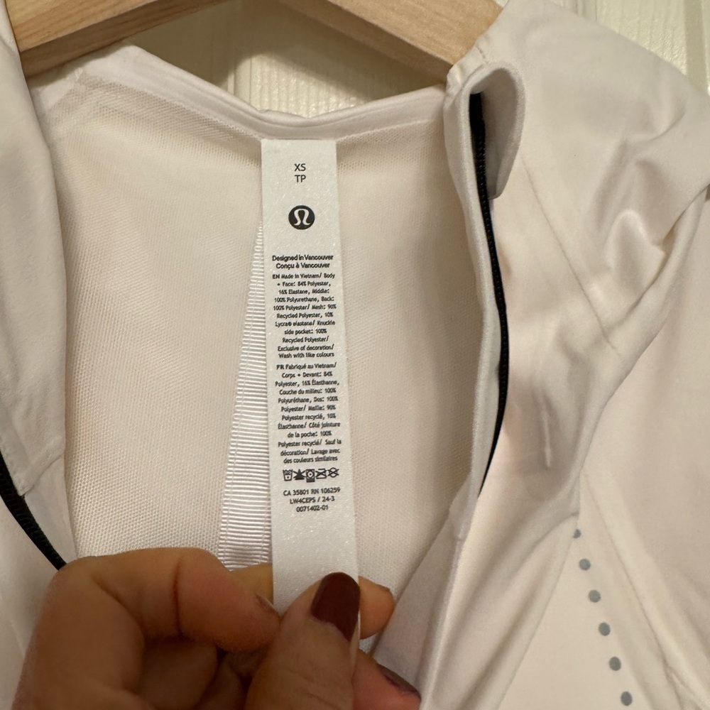 New - Lululemon Mist Over jacket - Picture 2 of 7